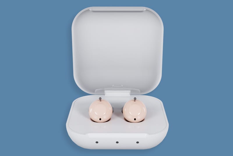 Size comparison Audien Atom 2 vs traditional hearing aids