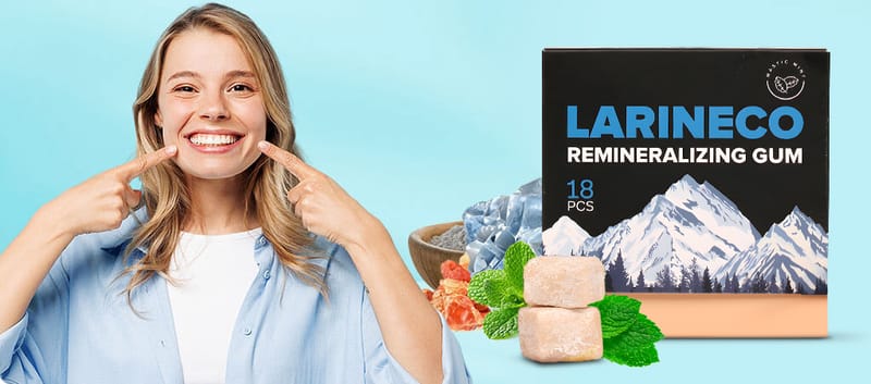 Woman smiling with healthy teeth next to Larineco gum to prevent cavity and tooth decay packaging
