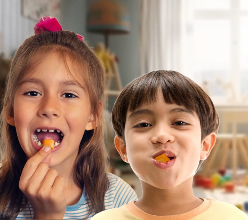 Children chewing Larineco gum to prevent cavity and tooth decay